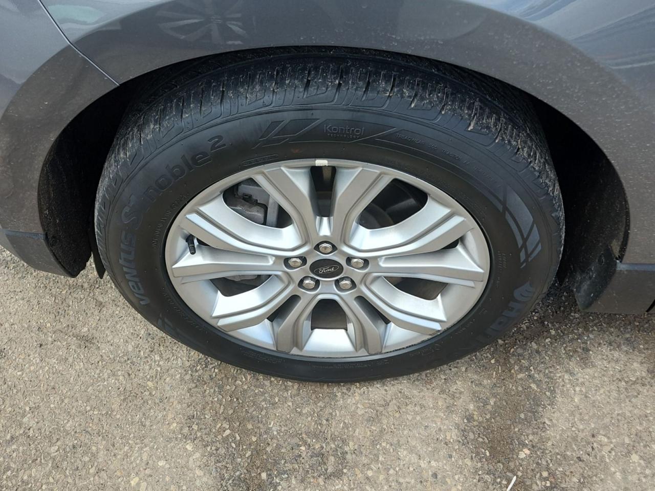 2023 Ford Edge Titanium - Photo #4
