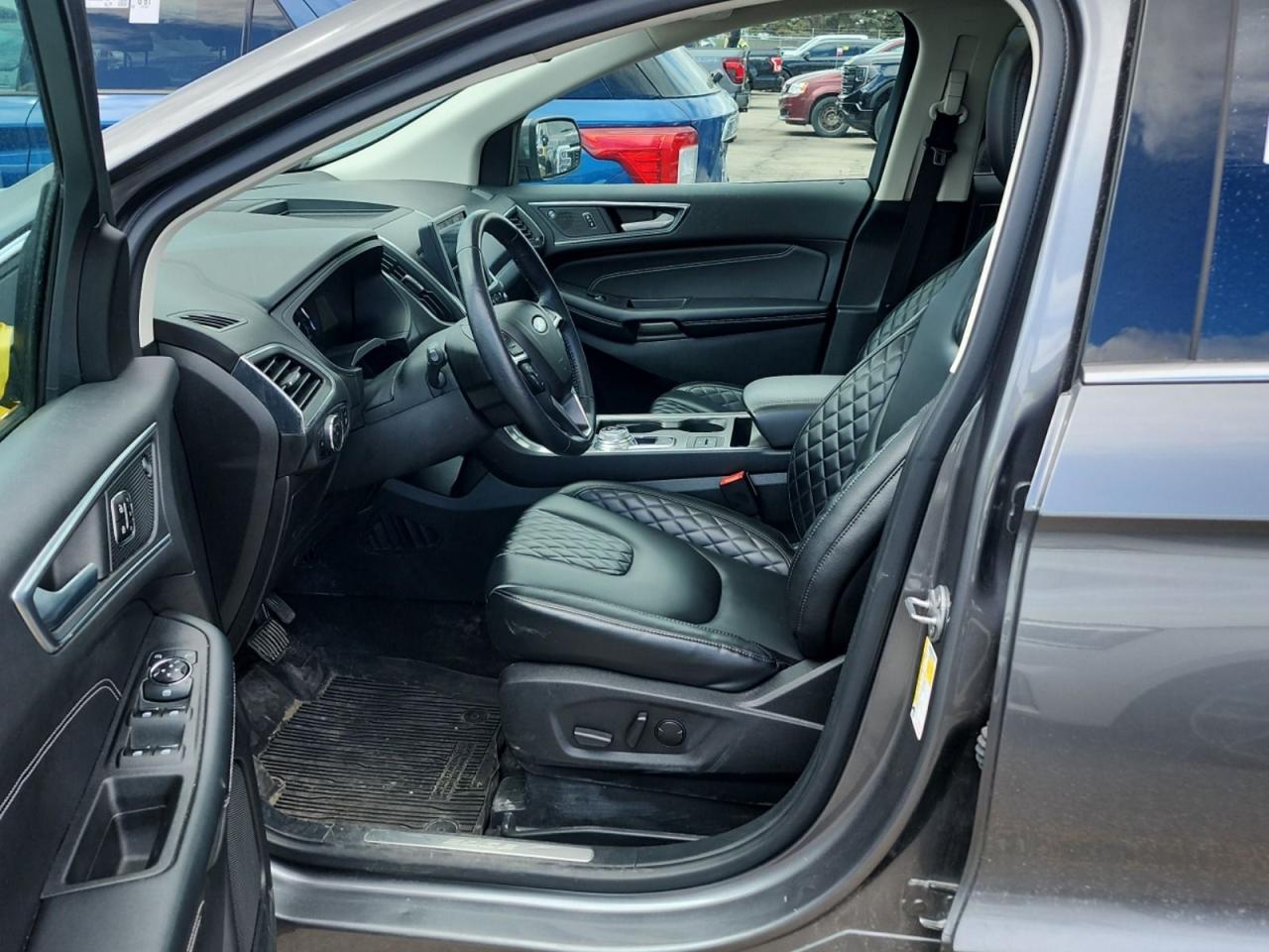 2023 Ford Edge Titanium - Photo #9