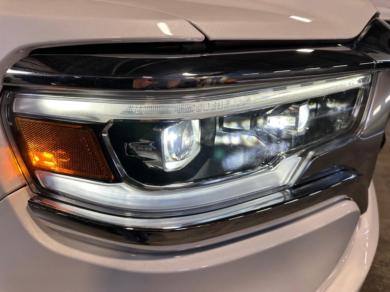 2022 RAM 1500 LIMITIED | CREW CAB | PANO SUNROOF | LEATHER - Photo #5