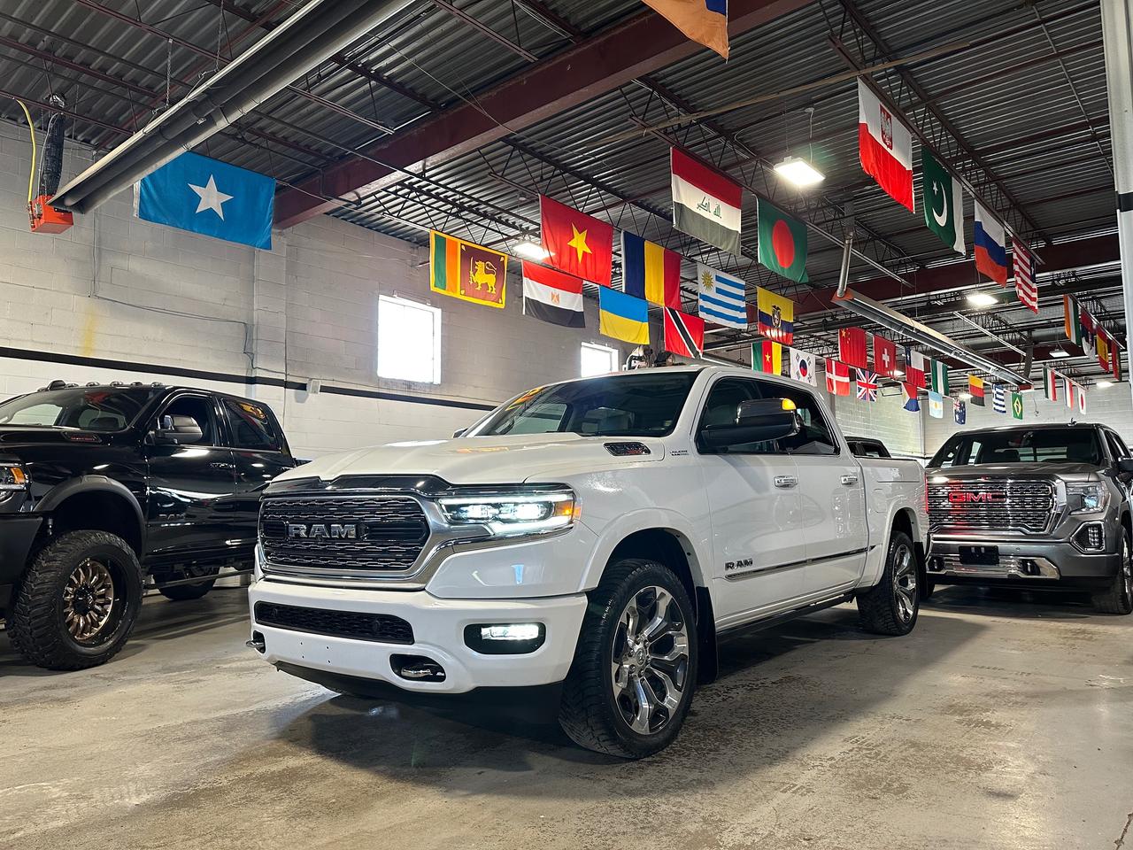 2022 RAM 1500 LIMITED | CREW CAB | PANO SUNROOF | LEATHER - Photo #1