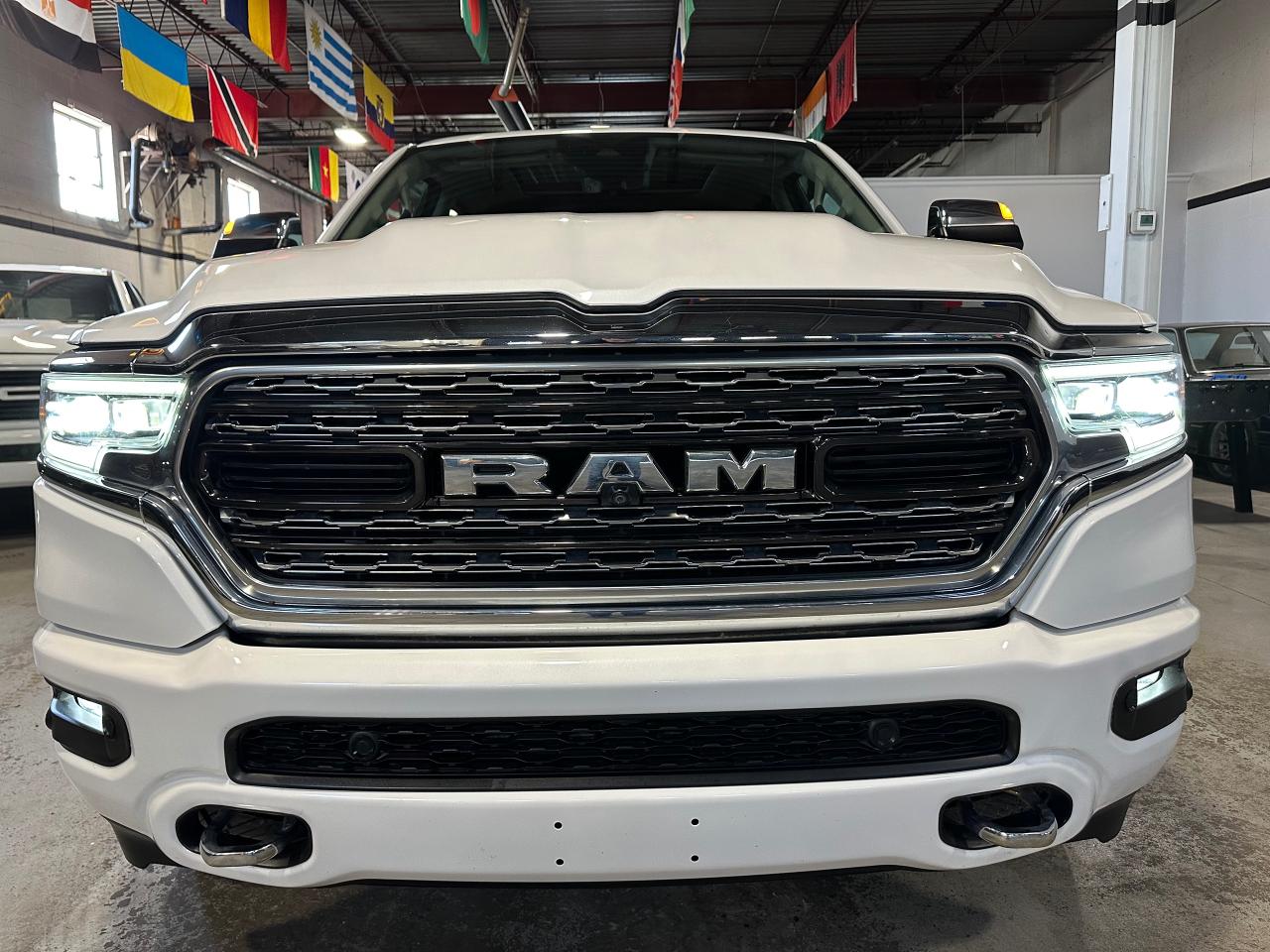 2022 RAM 1500 LIMITIED | CREW CAB | PANO SUNROOF | LEATHER - Photo #2