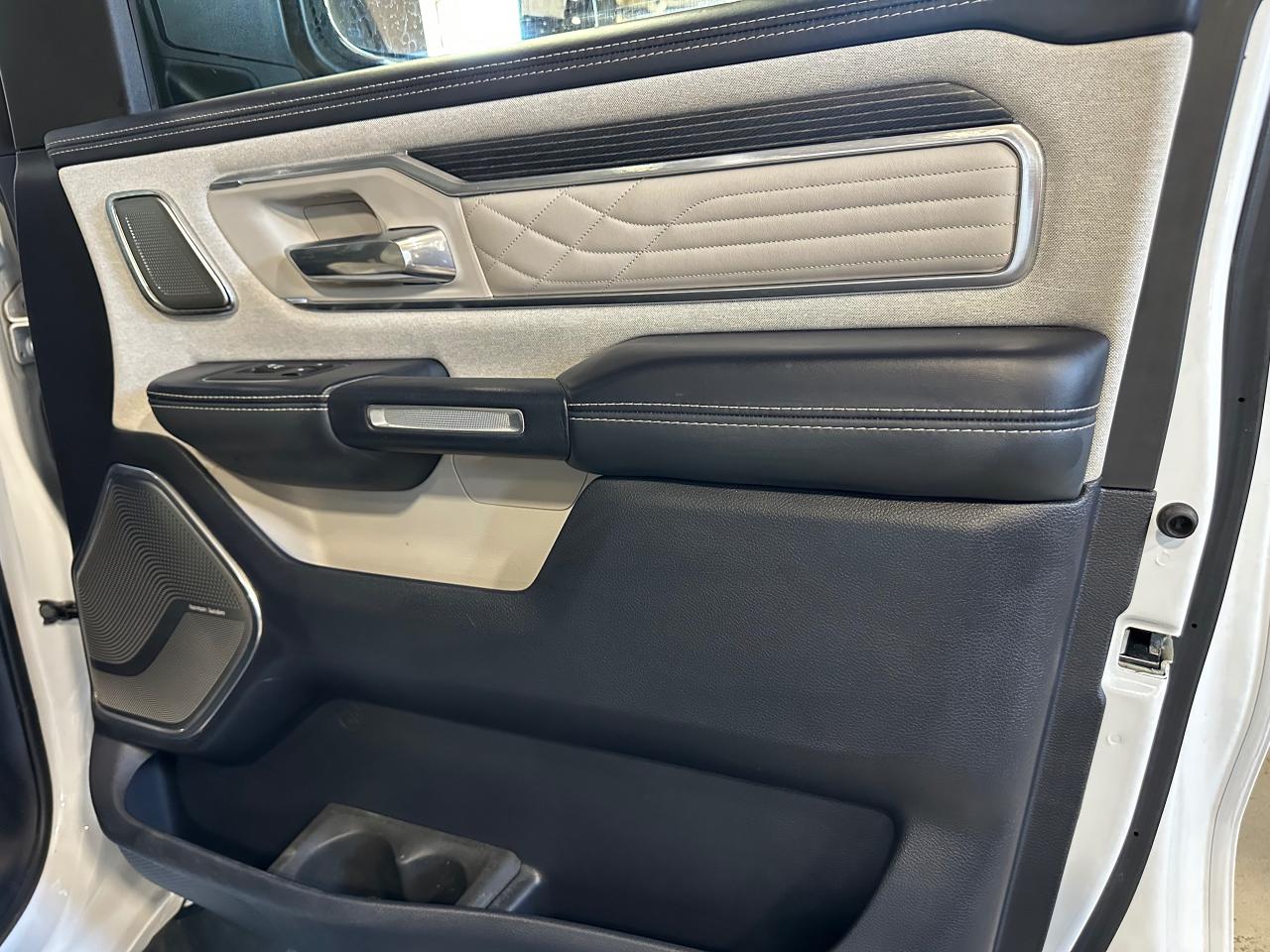 2022 RAM 1500 LIMITIED | CREW CAB | PANO SUNROOF | LEATHER - Photo #10