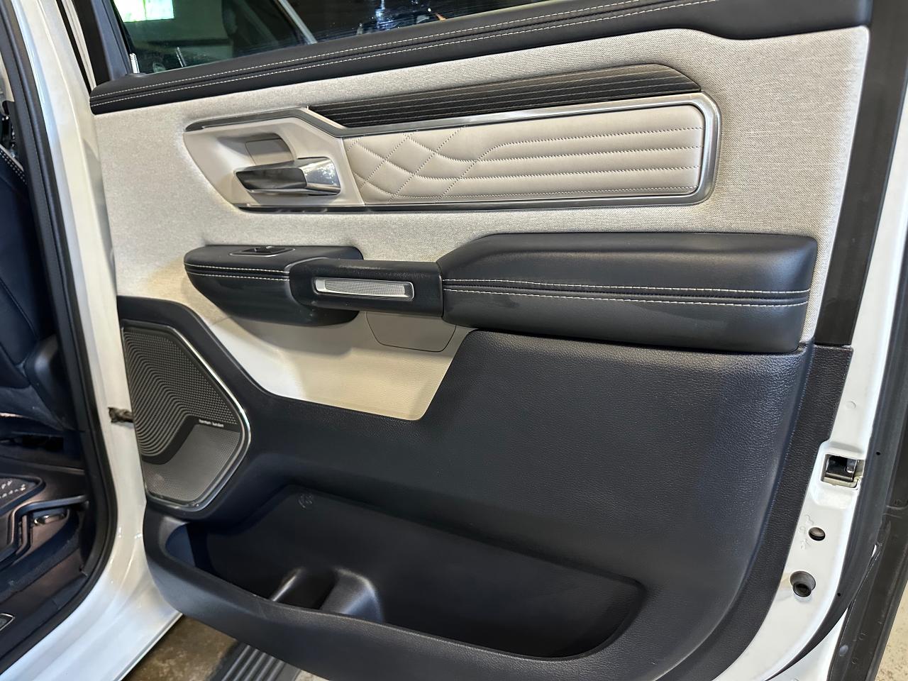 2022 RAM 1500 LIMITIED | CREW CAB | PANO SUNROOF | LEATHER - Photo #18