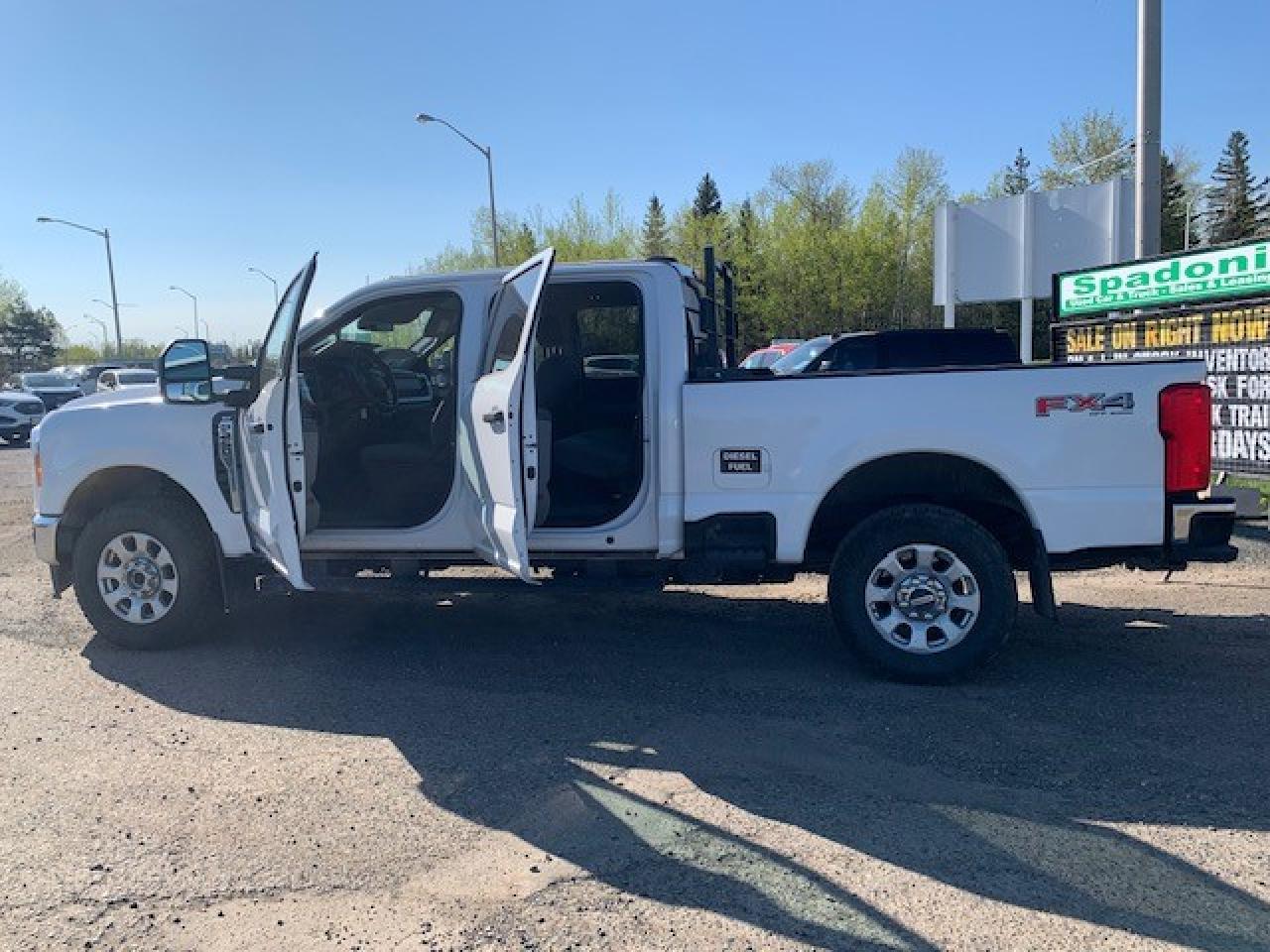 2023 Ford F-250 XLT - Photo #5