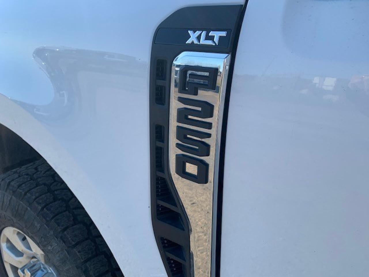 2023 Ford F-250 XLT - Photo #2