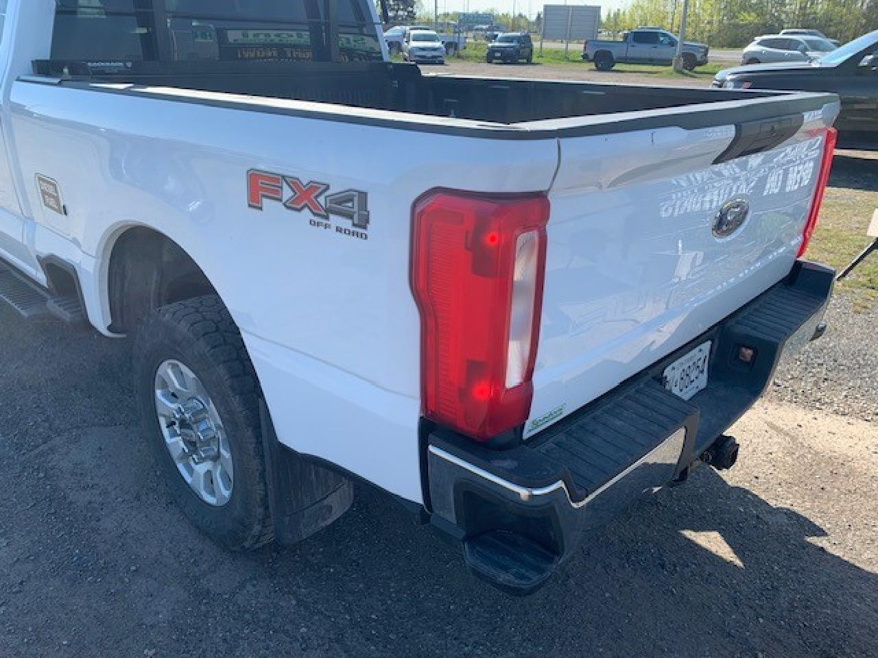 2023 Ford F-250 XLT - Photo #4