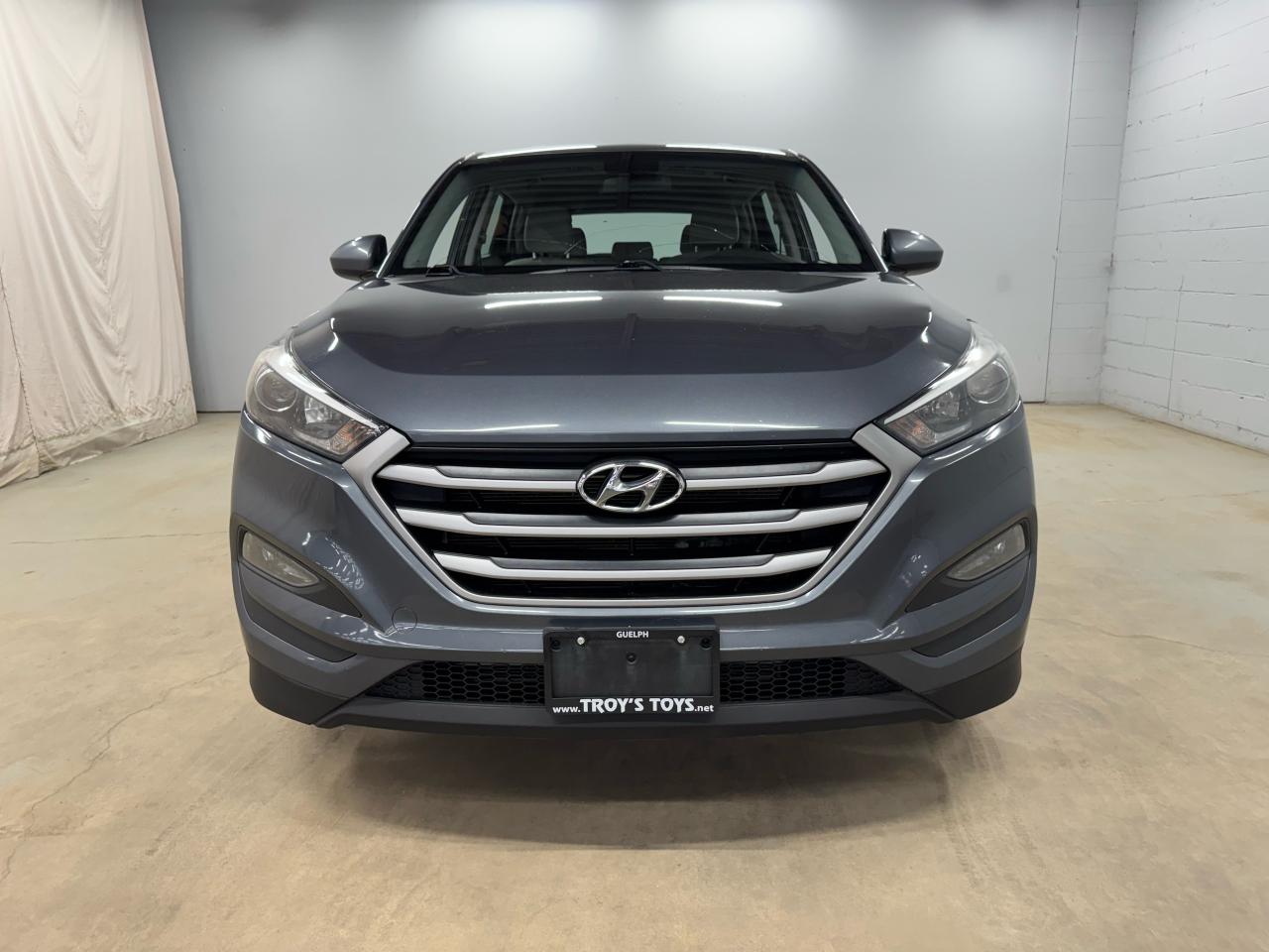 2017 Hyundai Tucson AWD 4dr 2.0L Photo2