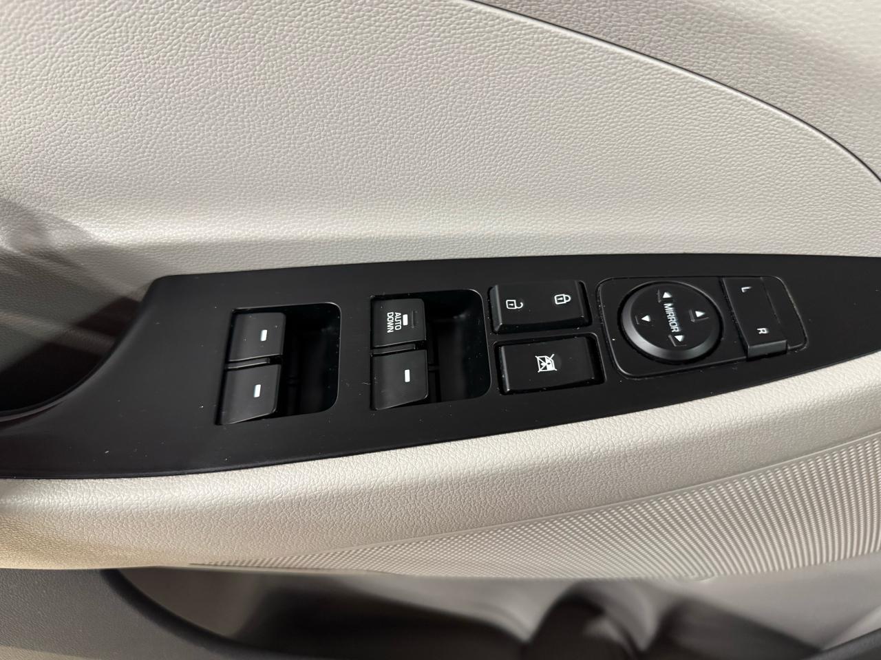 2017 Hyundai Tucson AWD 4dr 2.0L Photo12