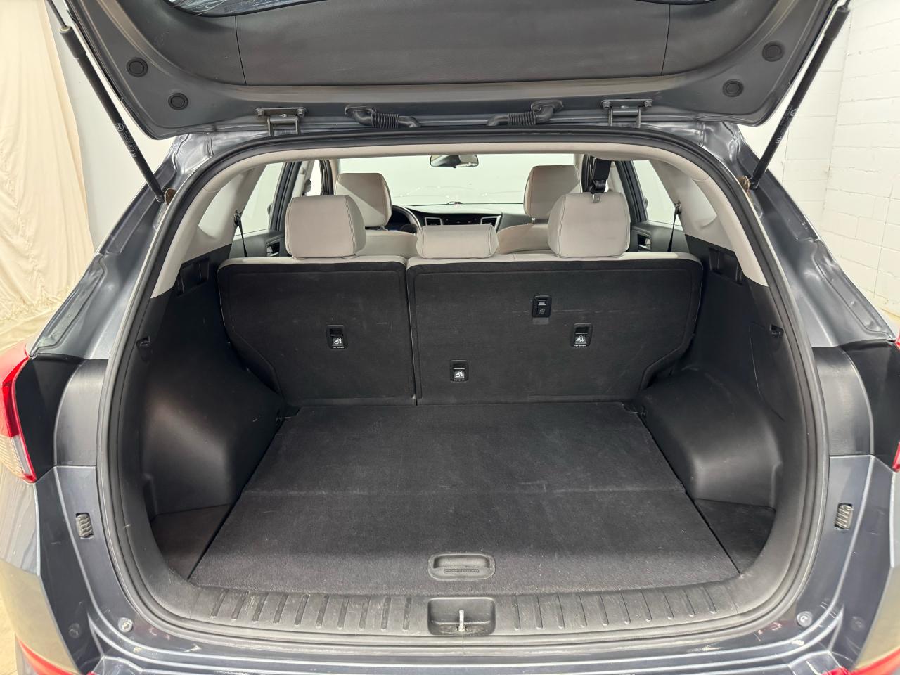 2017 Hyundai Tucson AWD 4dr 2.0L Photo6