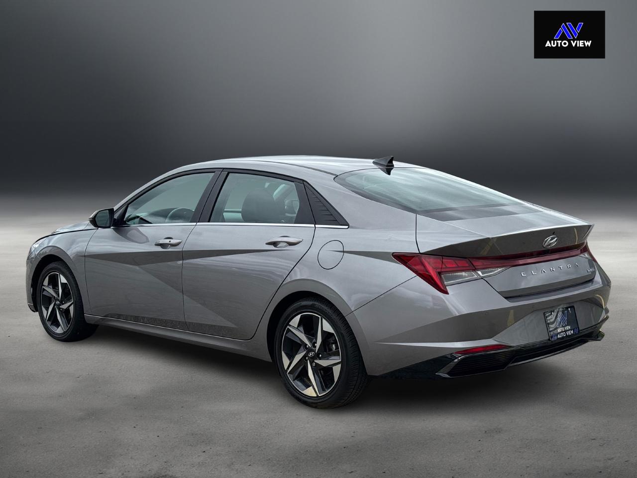 2023 Hyundai Elantra Luxury **HYBRID MODEL** - Photo #7