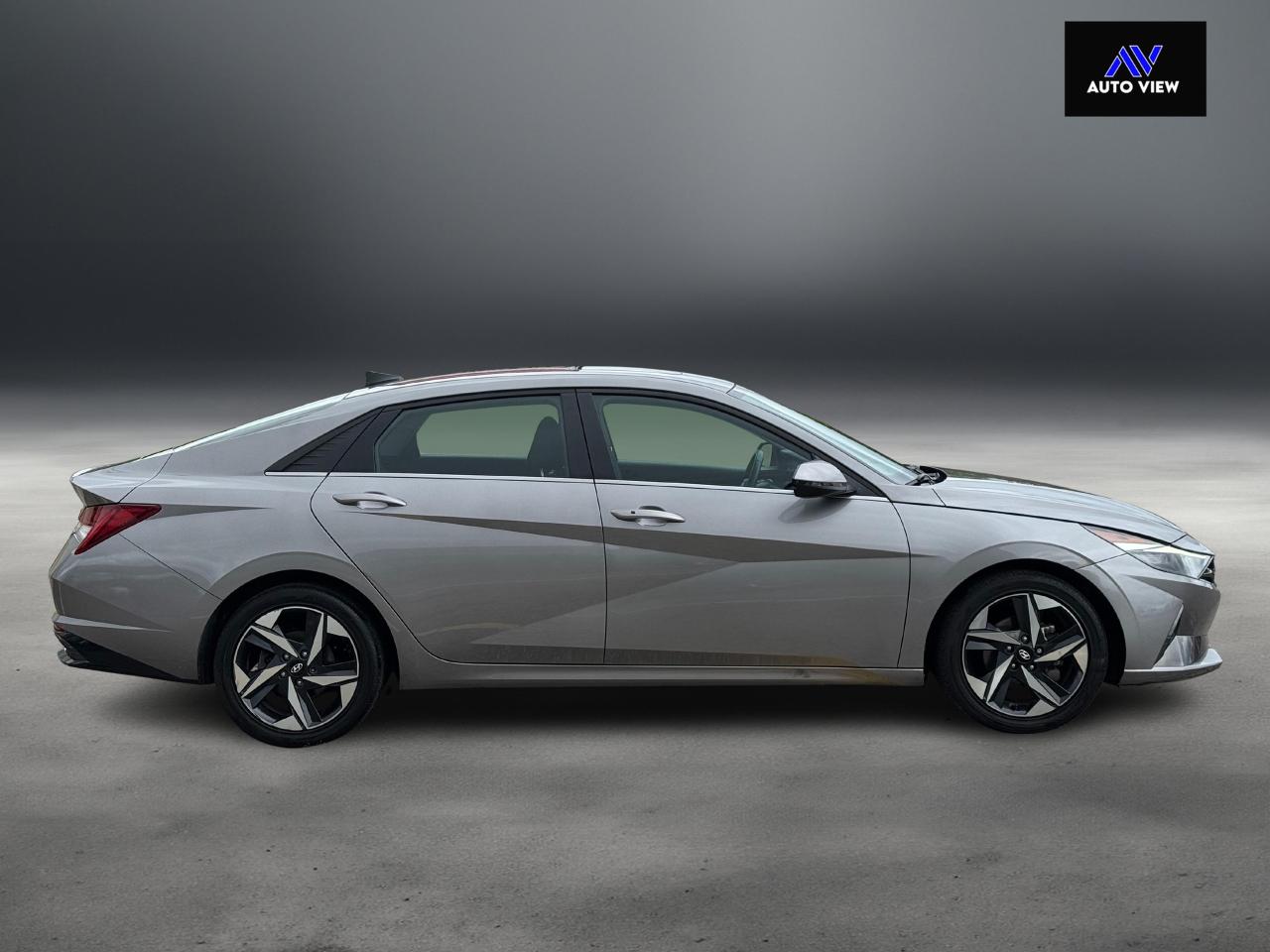 2023 Hyundai Elantra Luxury **HYBRID MODEL** - Photo #4
