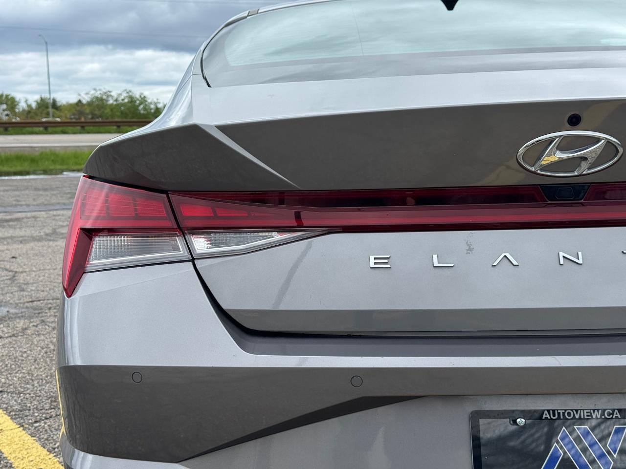 2023 Hyundai Elantra Luxury **HYBRID MODEL** - Photo #15