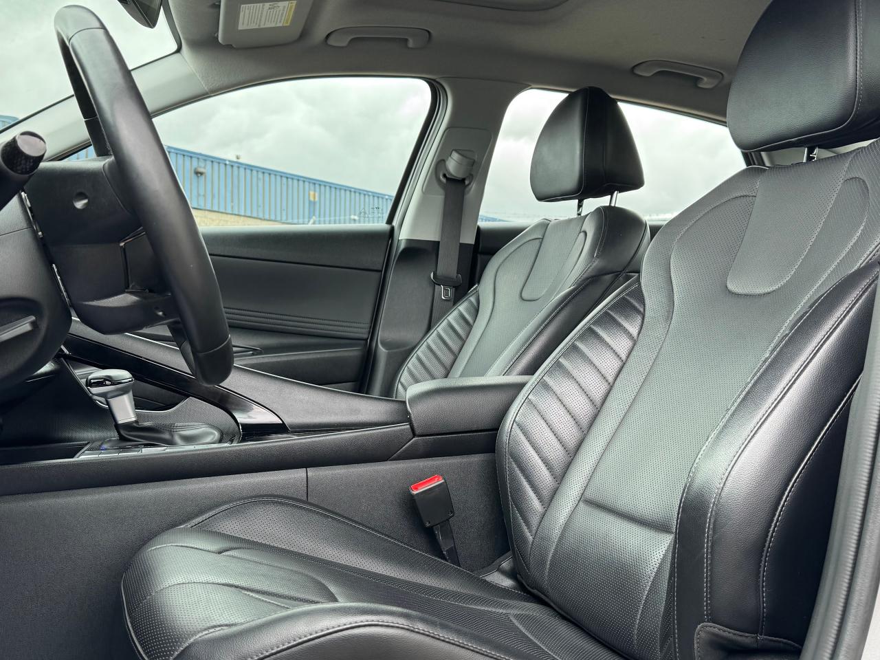 2023 Hyundai Elantra Luxury **HYBRID MODEL** - Photo #28