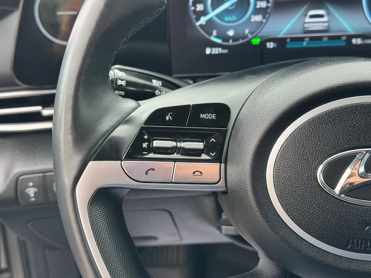 2023 Hyundai Elantra Luxury **HYBRID MODEL** - Photo #21