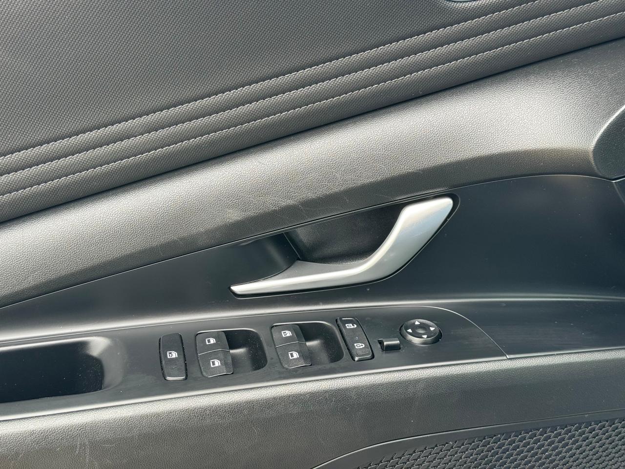 2023 Hyundai Elantra Luxury **HYBRID MODEL** - Photo #26