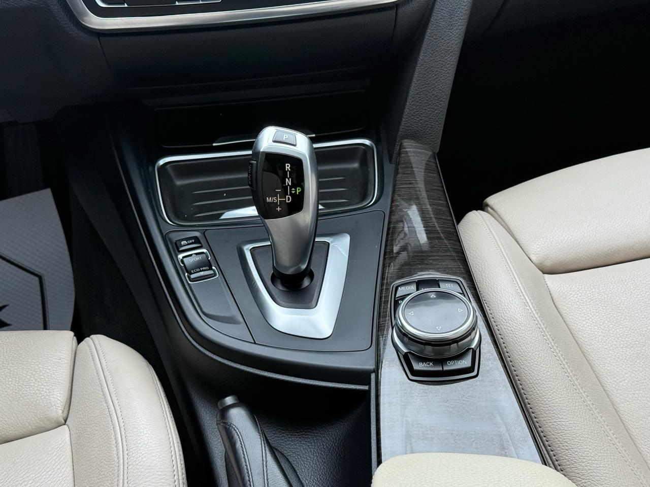 2015 BMW 3 Series 320i xDrive BACKUP|SUNROOF|HEATED SEATS - Photo #10
