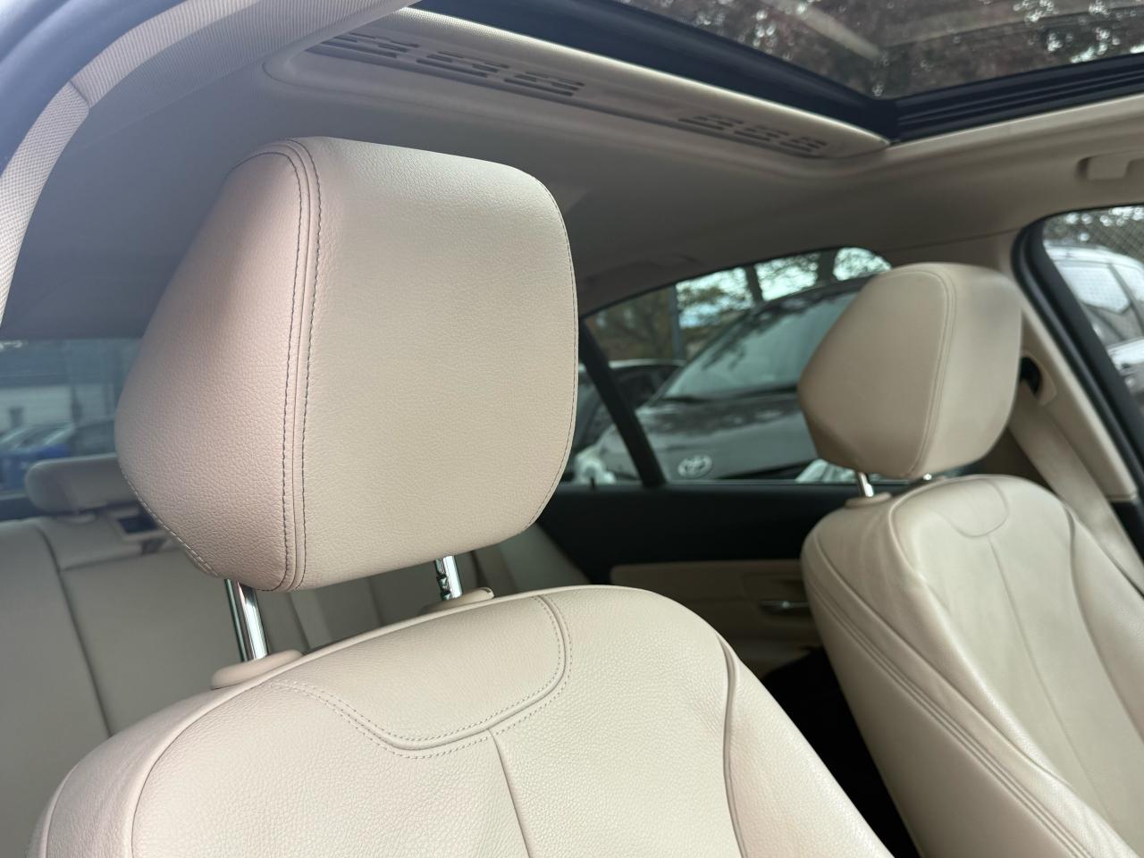 2015 BMW 3 Series 320i xDrive BACKUP|SUNROOF|HEATED SEATS - Photo #12