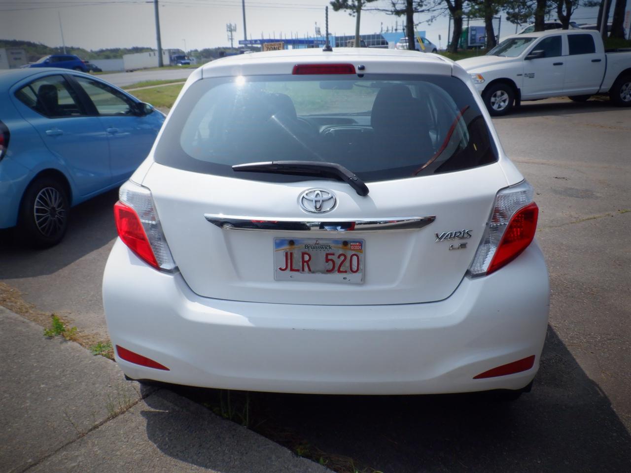 2014 Toyota Yaris LE - Photo #9