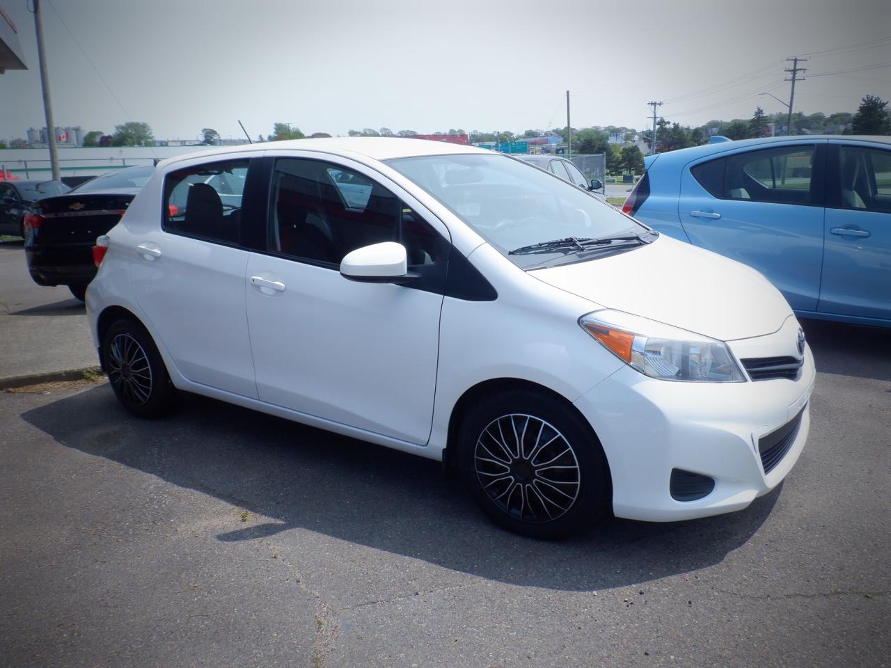 2014 Toyota Yaris LE - Photo #3