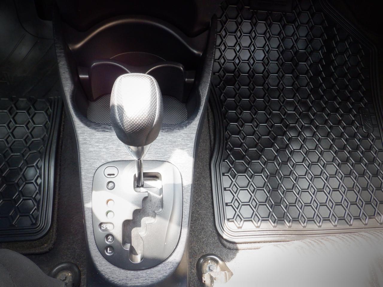 2014 Toyota Yaris LE - Photo #7