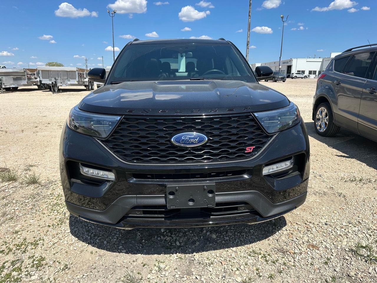 2023 Ford Explorer ST Photo2