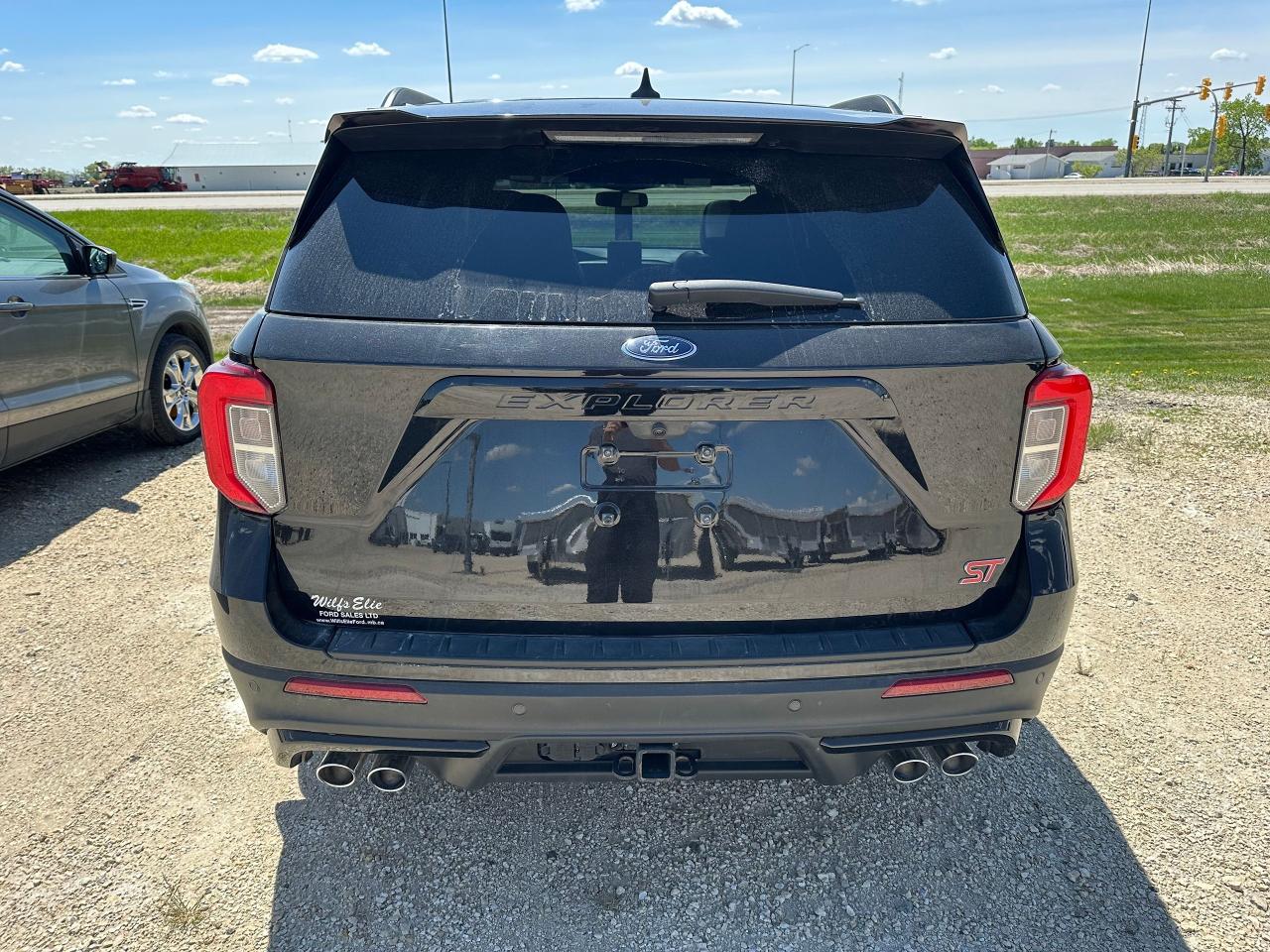 2023 Ford Explorer ST Photo3
