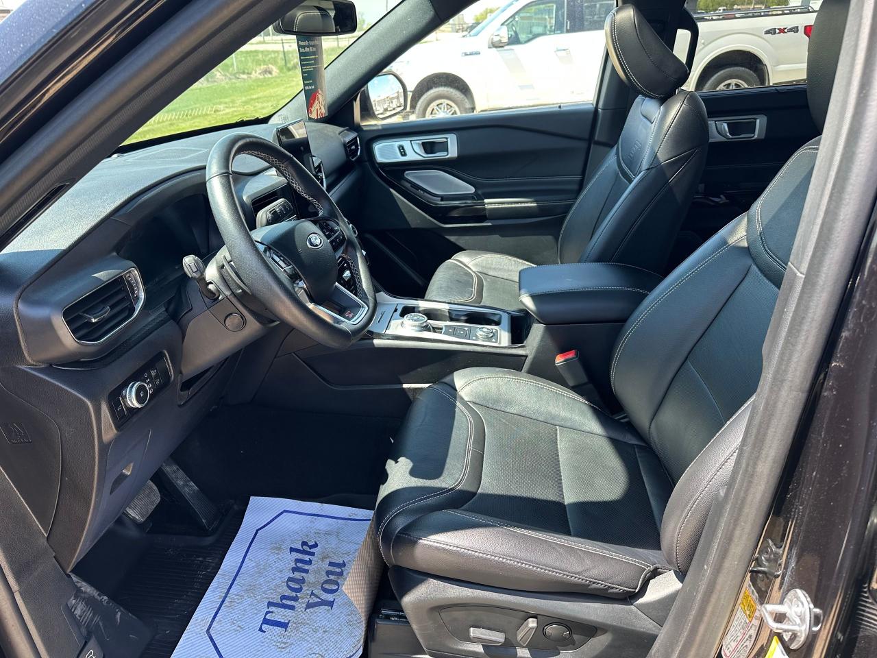 2023 Ford Explorer ST Photo4