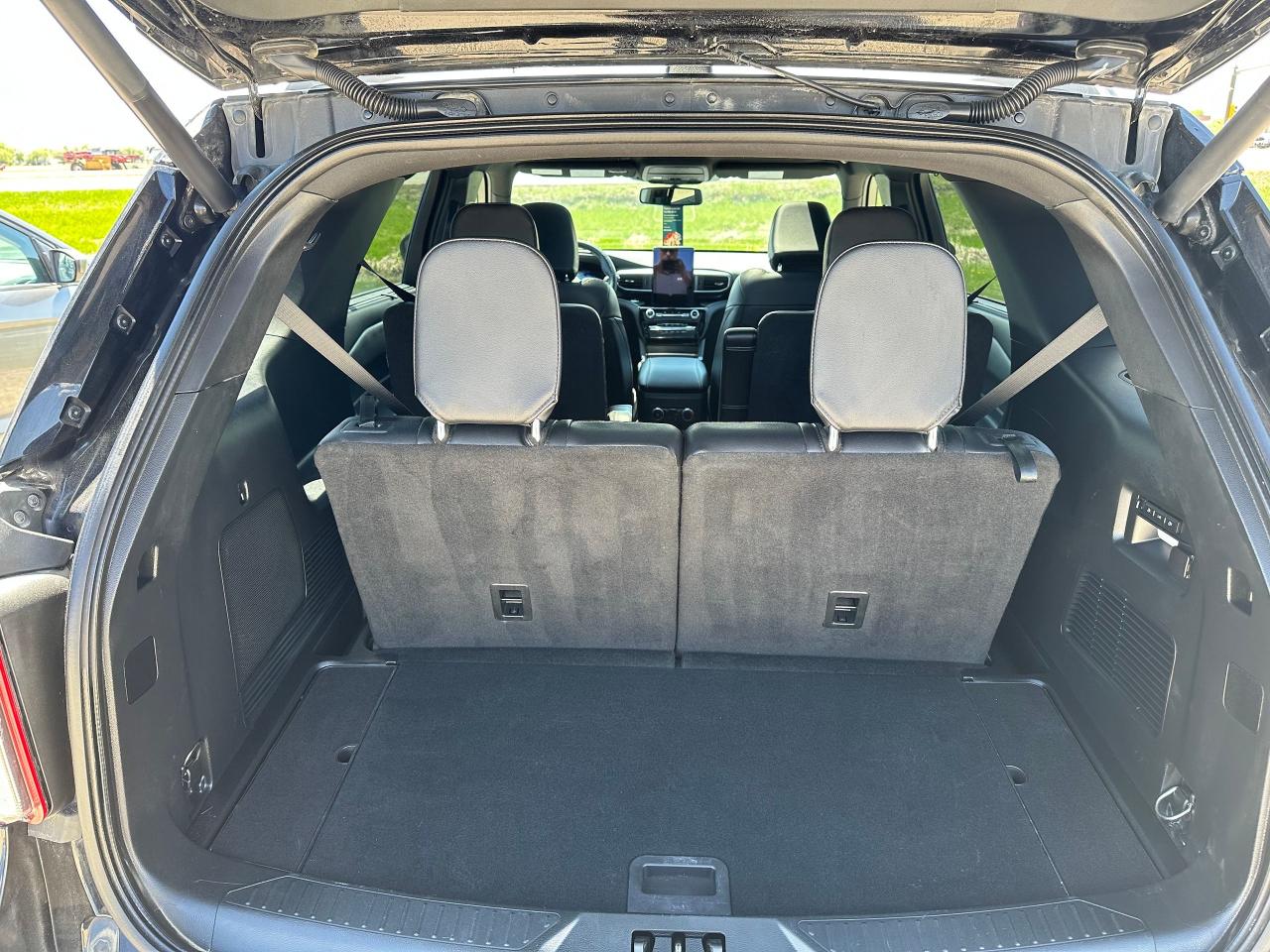 2023 Ford Explorer ST Photo5