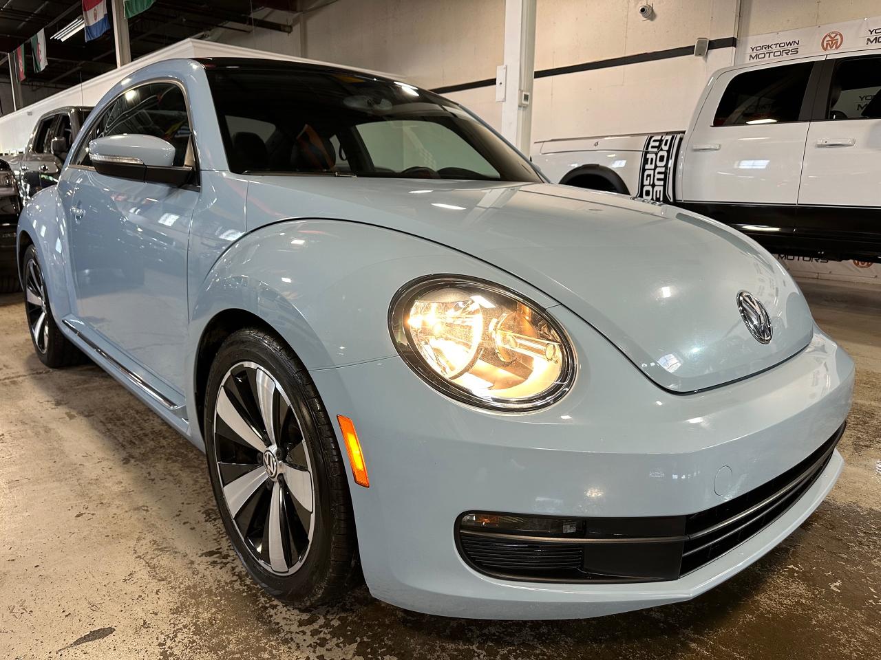 2012 Volkswagen Beetle 2DR PREMIERE+ | NO ACCIDENT | CUSTOM COLOR - Photo #3