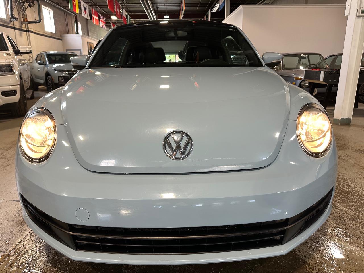 2012 Volkswagen Beetle 2DR PREMIERE+ | NO ACCIDENT | CUSTOM COLOR - Photo #2