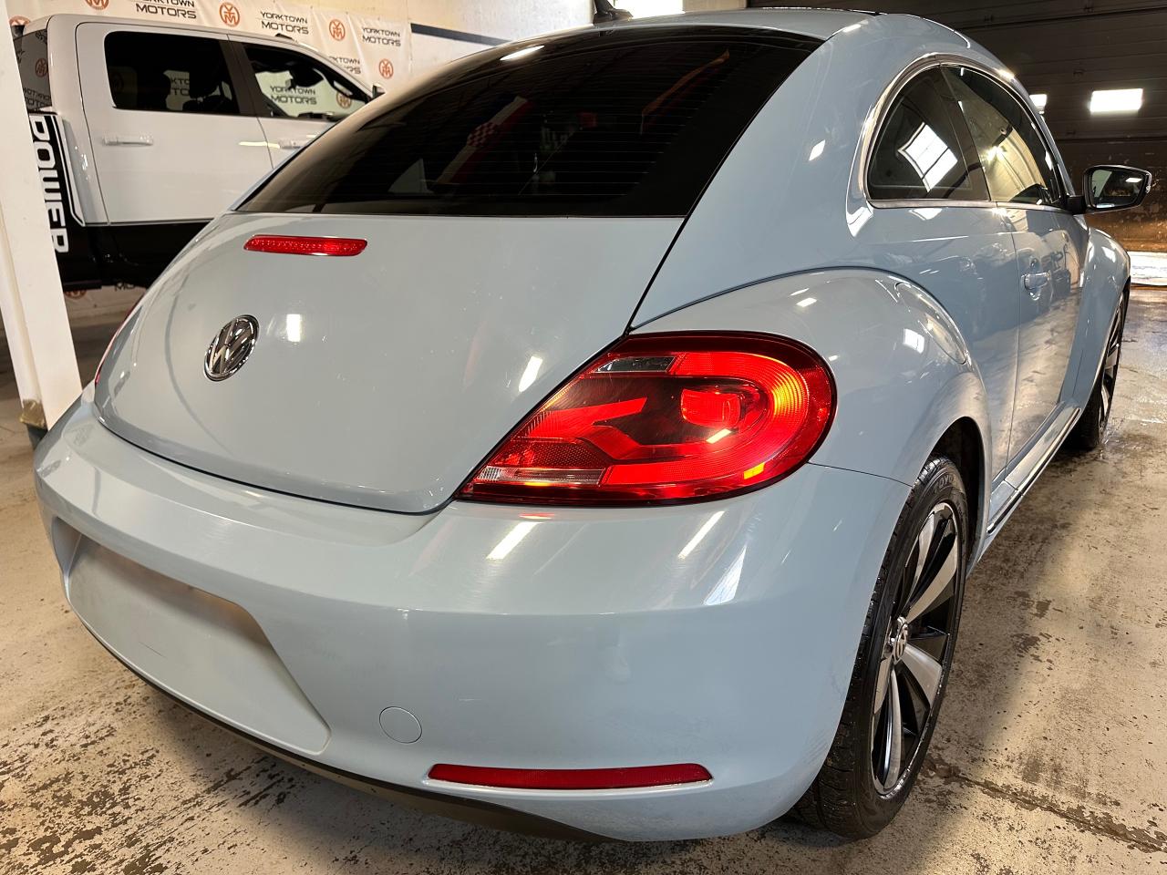 2012 Volkswagen Beetle 2DR PREMIERE+ | NO ACCIDENT | CUSTOM COLOR - Photo #16
