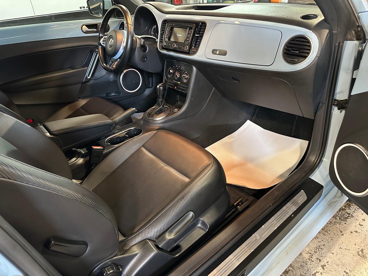 2012 Volkswagen Beetle 2DR PREMIERE+ | NO ACCIDENT | CUSTOM COLOR - Photo #11