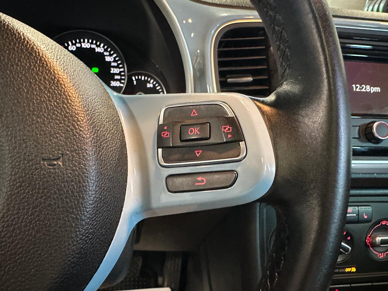 2012 Volkswagen Beetle 2DR PREMIERE+ | NO ACCIDENT | CUSTOM COLOR - Photo #30