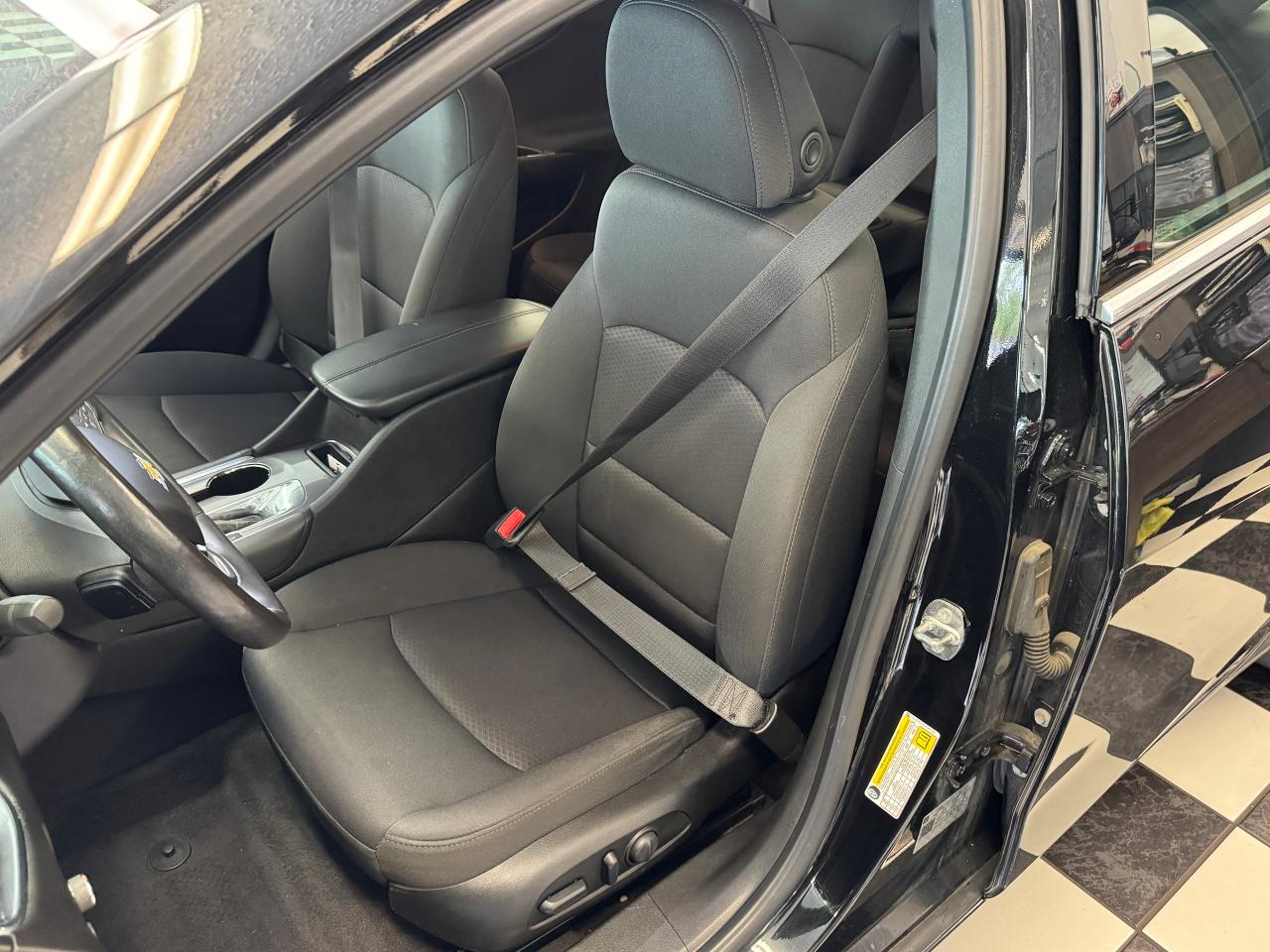 2018 Chevrolet Malibu LT+New Brakes+Camera+Remote Start+CLEAN CARFAX Photo19
