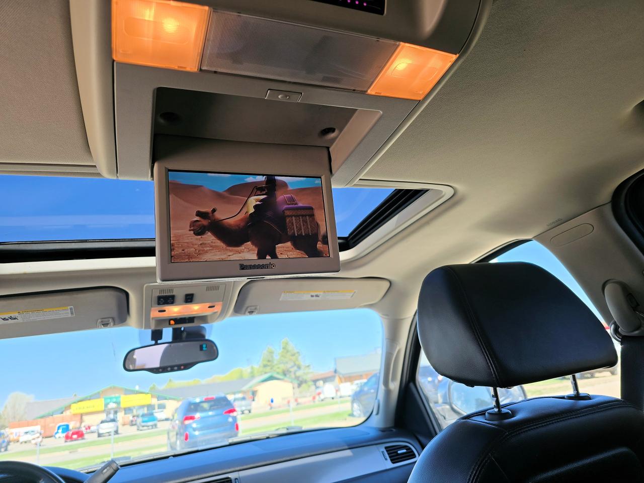 2008 Chevrolet Suburban Leather, DVD, Heated Seats - Photo #17
