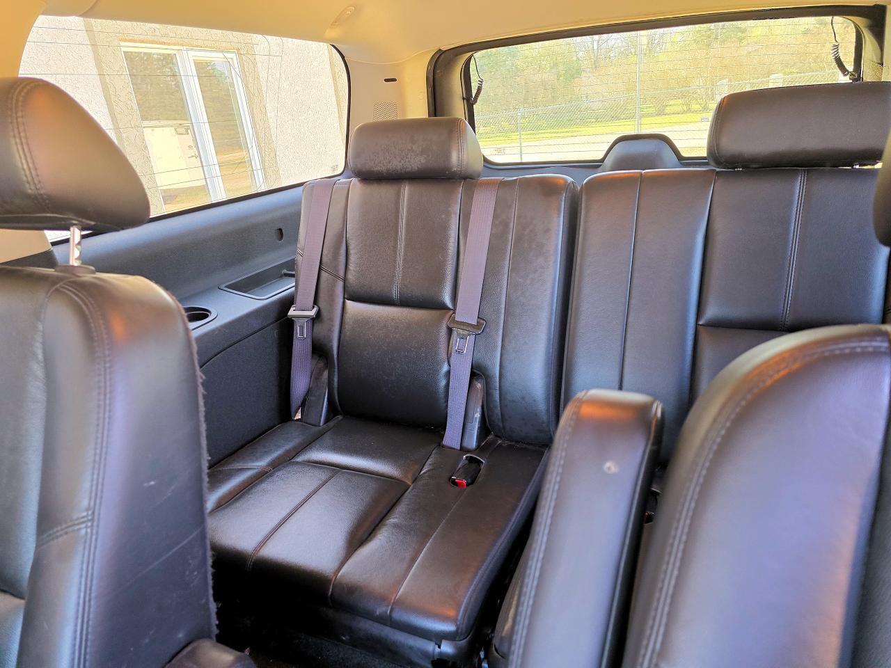 2008 Chevrolet Suburban Leather, DVD, Heated Seats - Photo #9