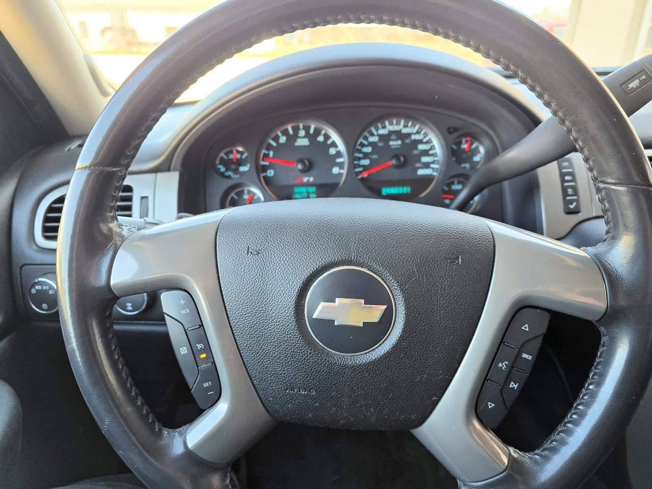 2008 Chevrolet Suburban Leather, DVD, Heated Seats - Photo #11