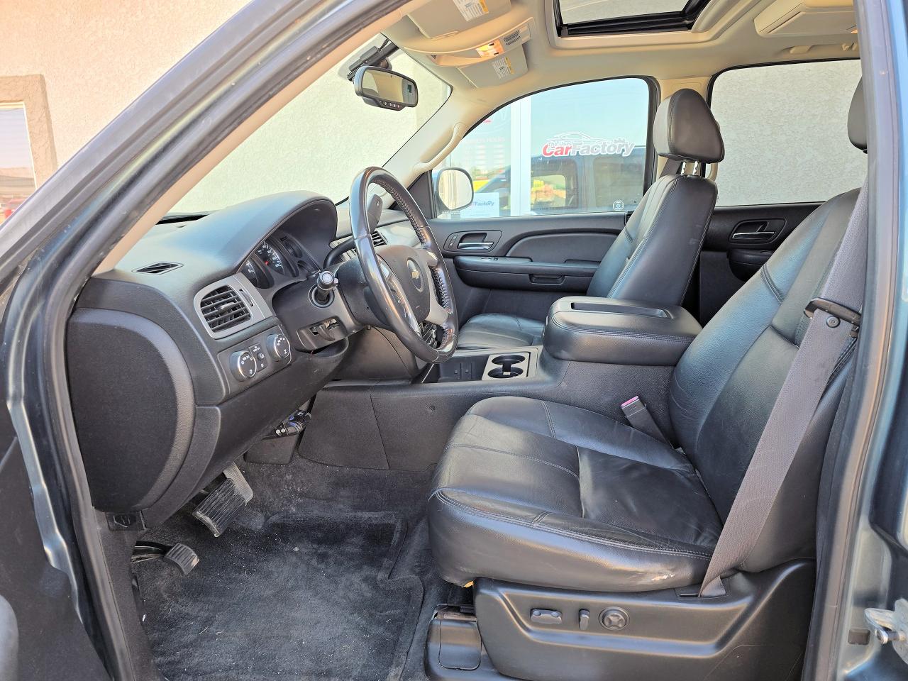 2008 Chevrolet Suburban Leather, DVD, Heated Seats - Photo #6