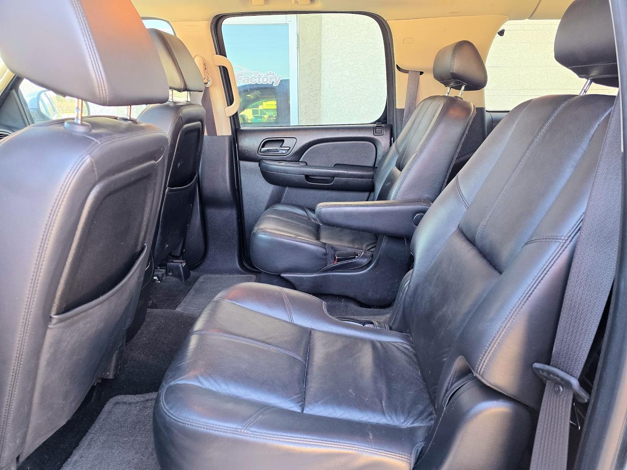 2008 Chevrolet Suburban Leather, DVD, Heated Seats - Photo #8
