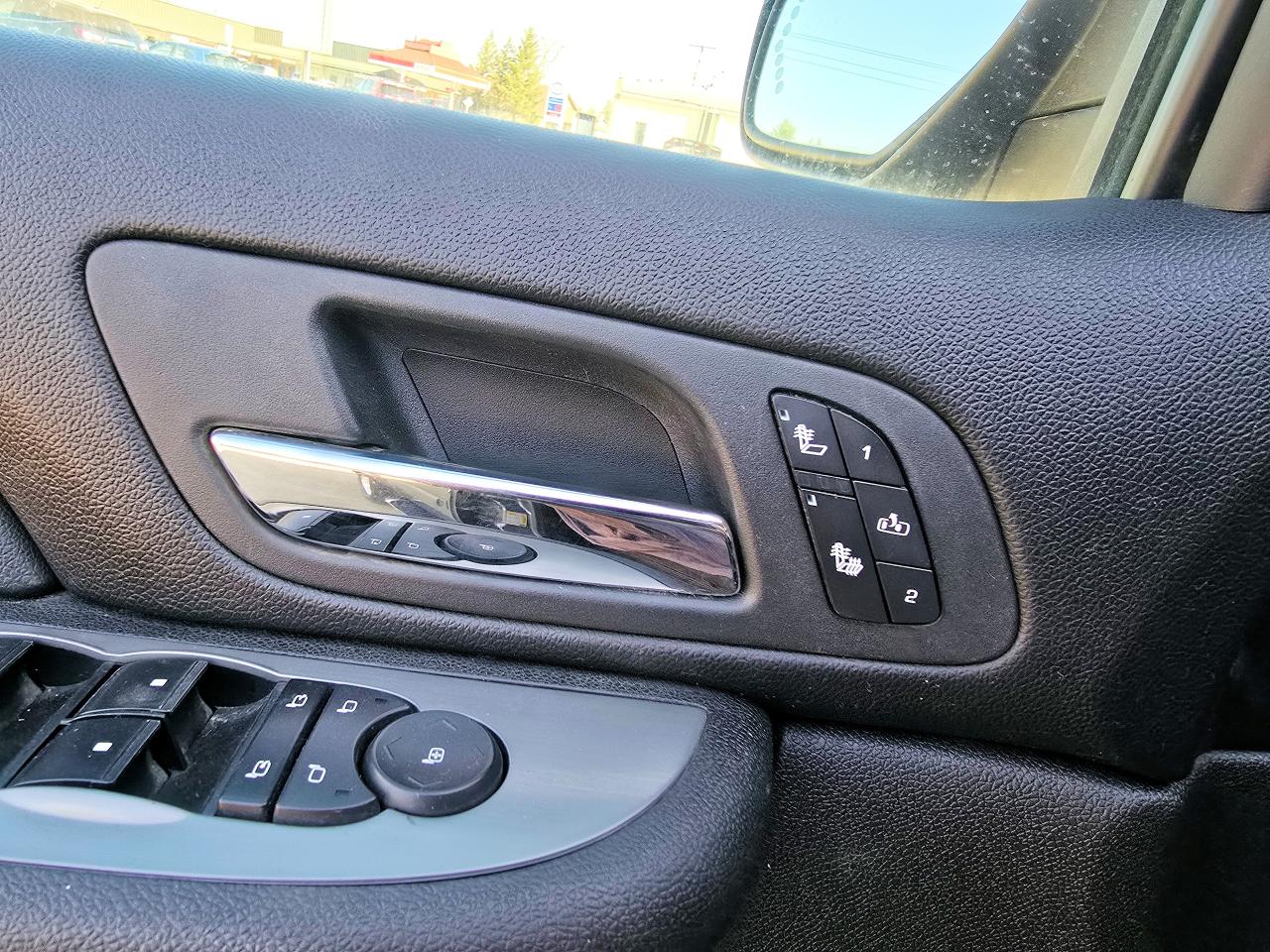 2008 Chevrolet Suburban Leather, DVD, Heated Seats - Photo #10
