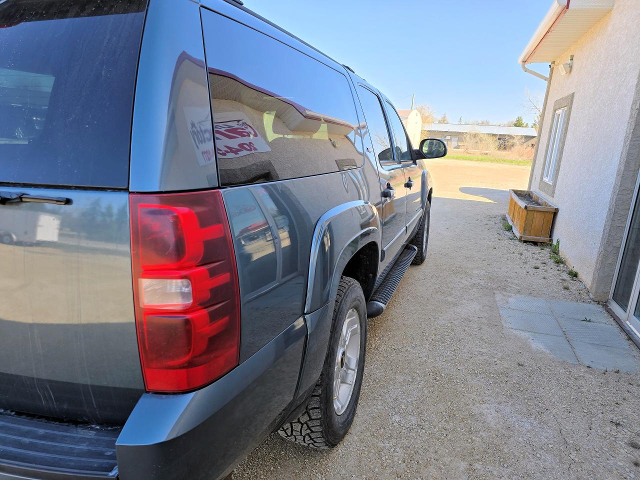 2008 Chevrolet Suburban Leather, DVD, Heated Seats - Photo #23