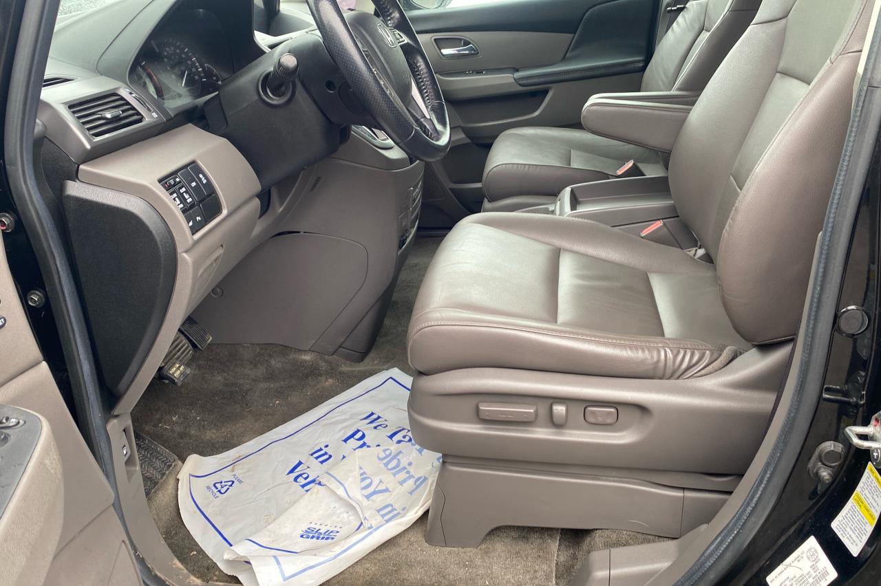 2014 Honda Odyssey Touring - Photo #12