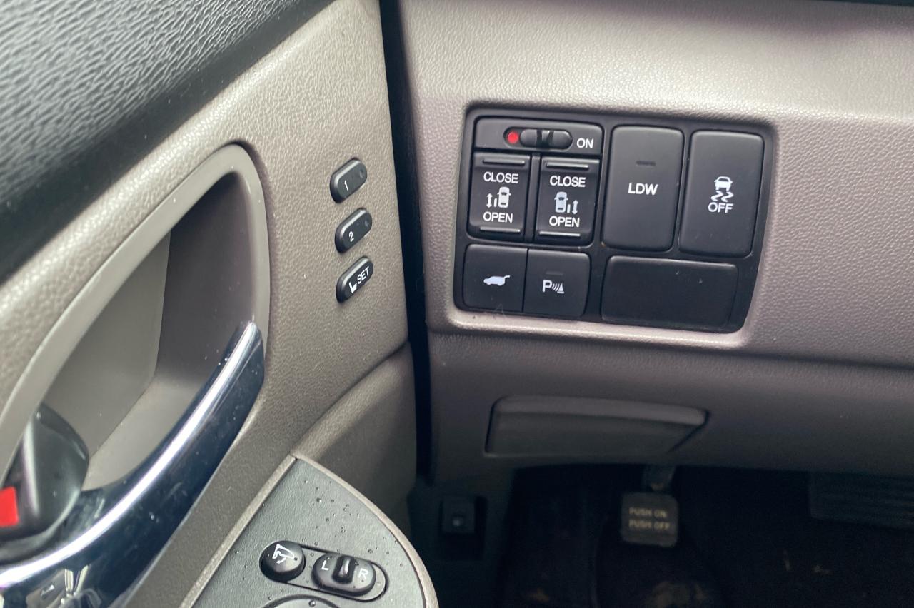 2014 Honda Odyssey Touring - Photo #29