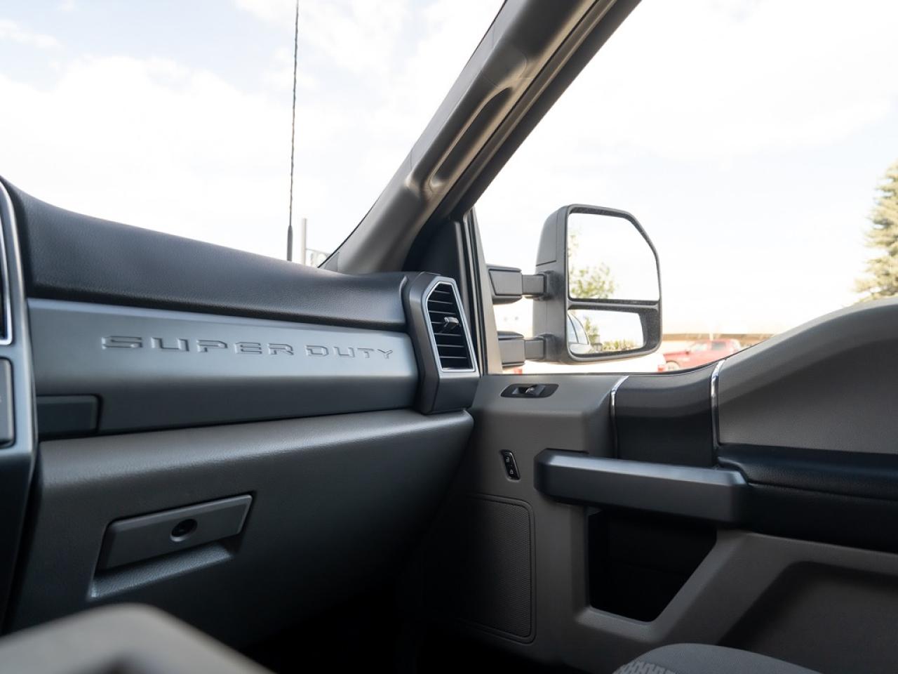 2019 Ford F-350 XLT DIESEL DUALLY Photo15