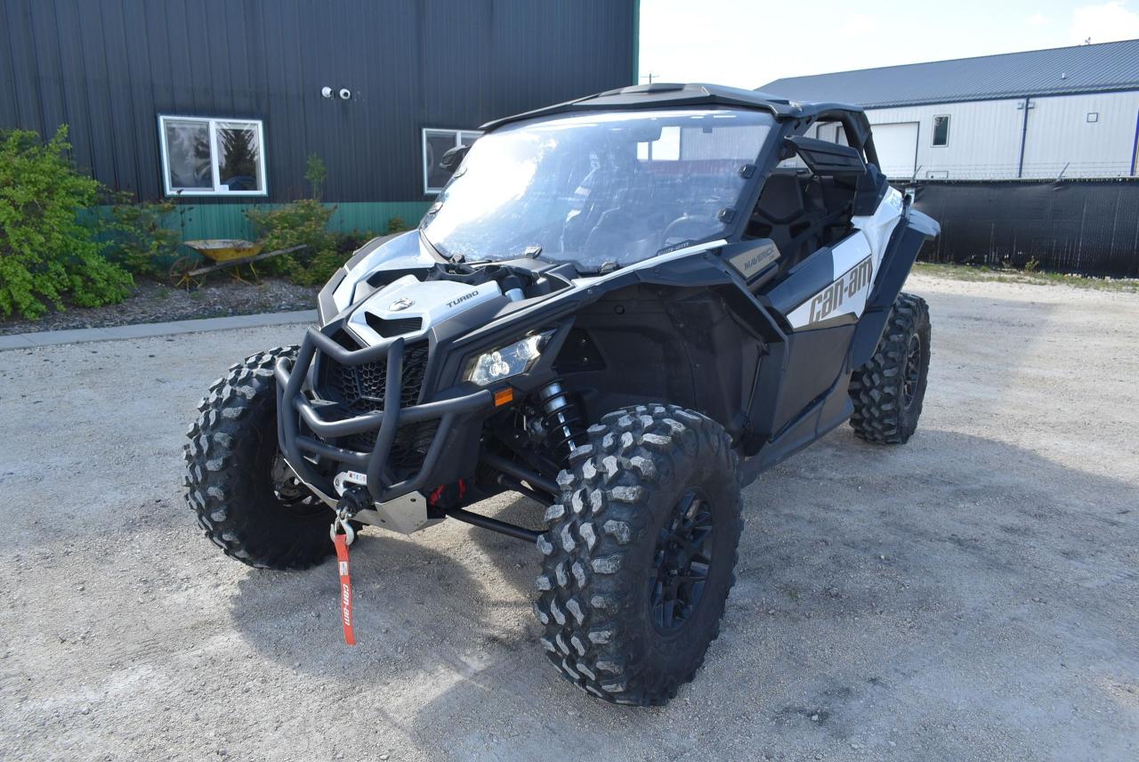 2023 Can-Am Maverick X3 XDS 900 Turbo LIKE NEW ONLY 189 KMS - Photo #2