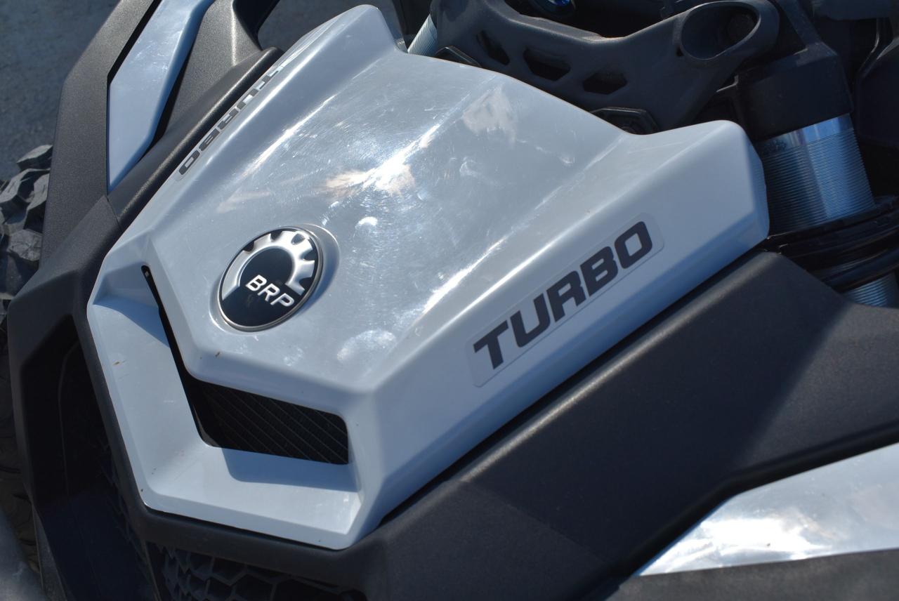 2023 Can-Am Maverick X3 XDS 900 Turbo LIKE NEW ONLY 189 KMS - Photo #12