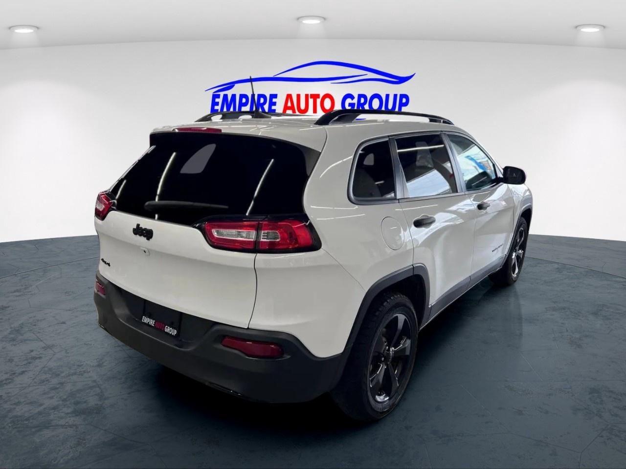 2016 Jeep Cherokee Sport Photo