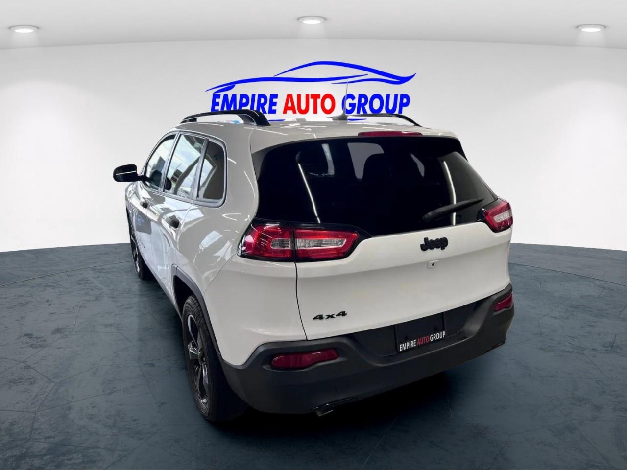 2016 Jeep Cherokee Sport Photo