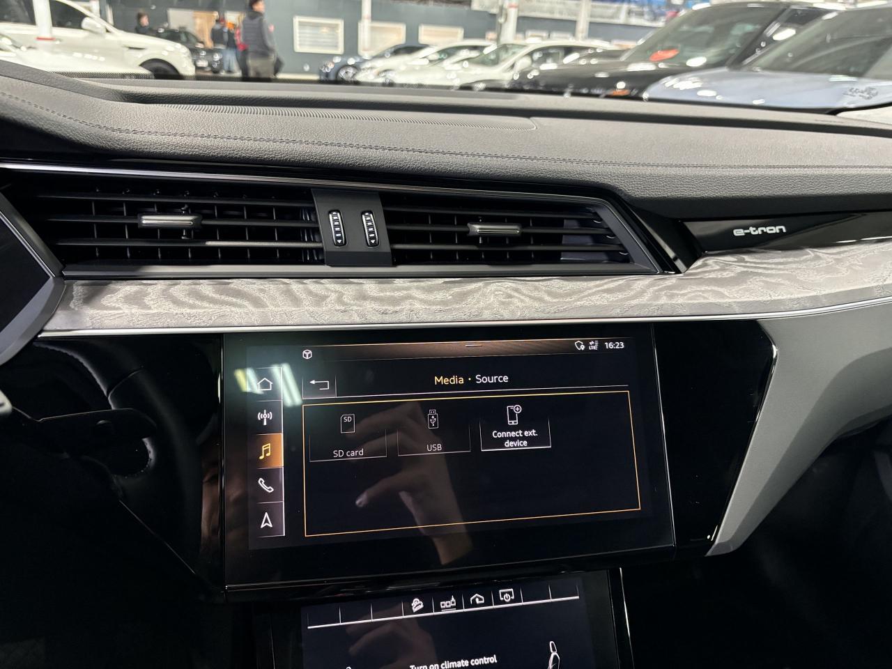2019 Audi E-Tron Progressiv|QUATTRO|NAV|PANOROOF|LEATHER|ALLOYS|+++ - Photo #25