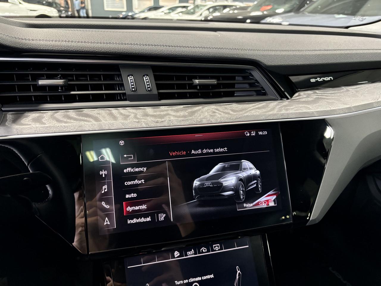 2019 Audi E-Tron Progressiv|QUATTRO|NAV|PANOROOF|LEATHER|ALLOYS|+++ - Photo #27
